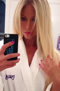 Parisescort.6168027ce